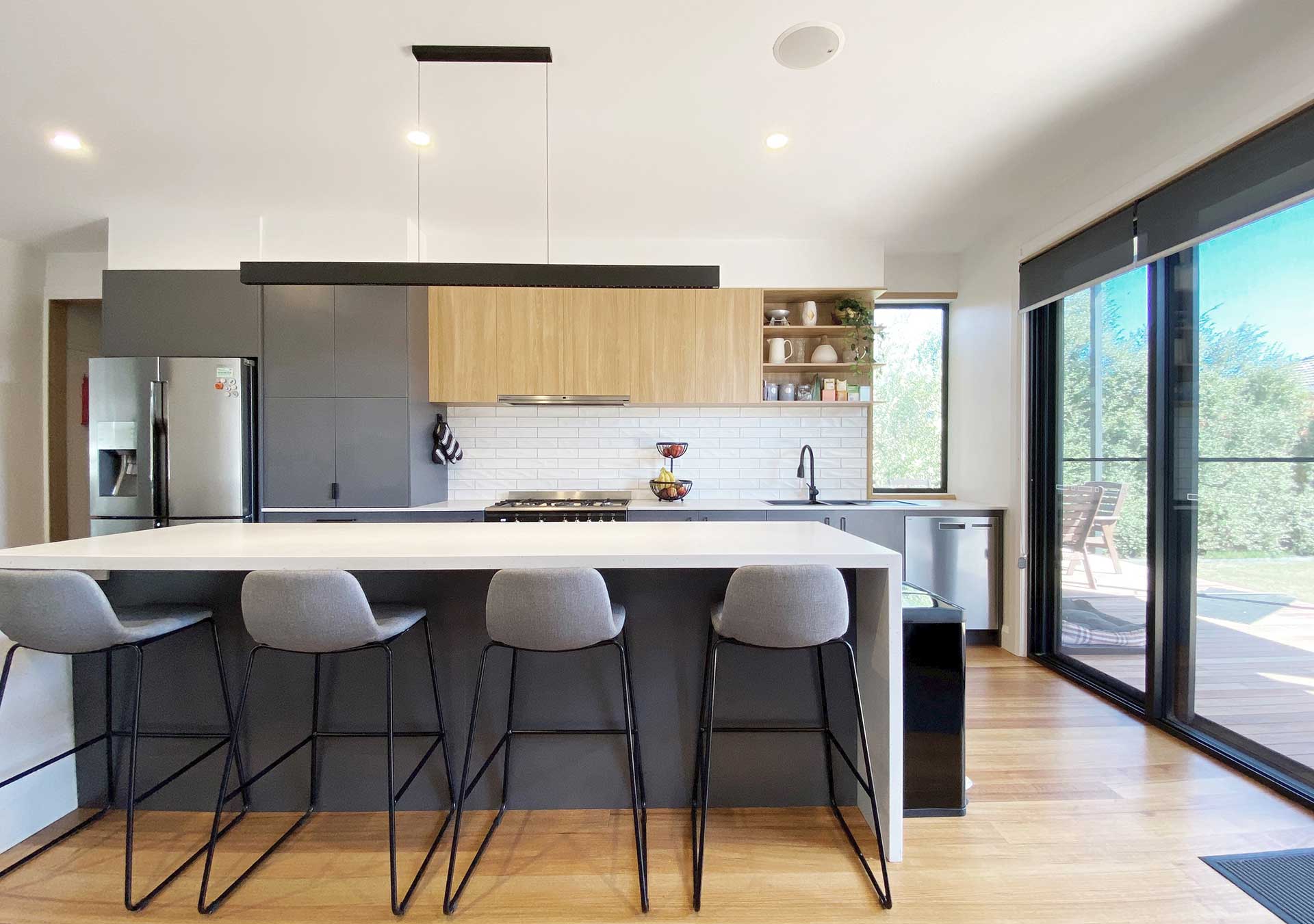 Chic And Inviting Dine-In Area With Contemporary Elegance Bentleigh