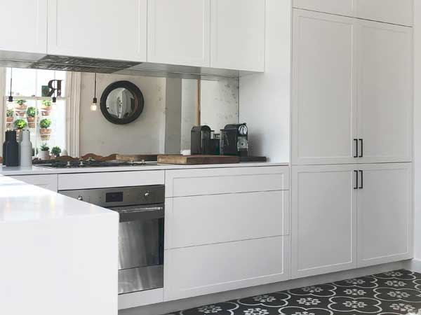 Hampton-Style L-shaped Kitchen Design